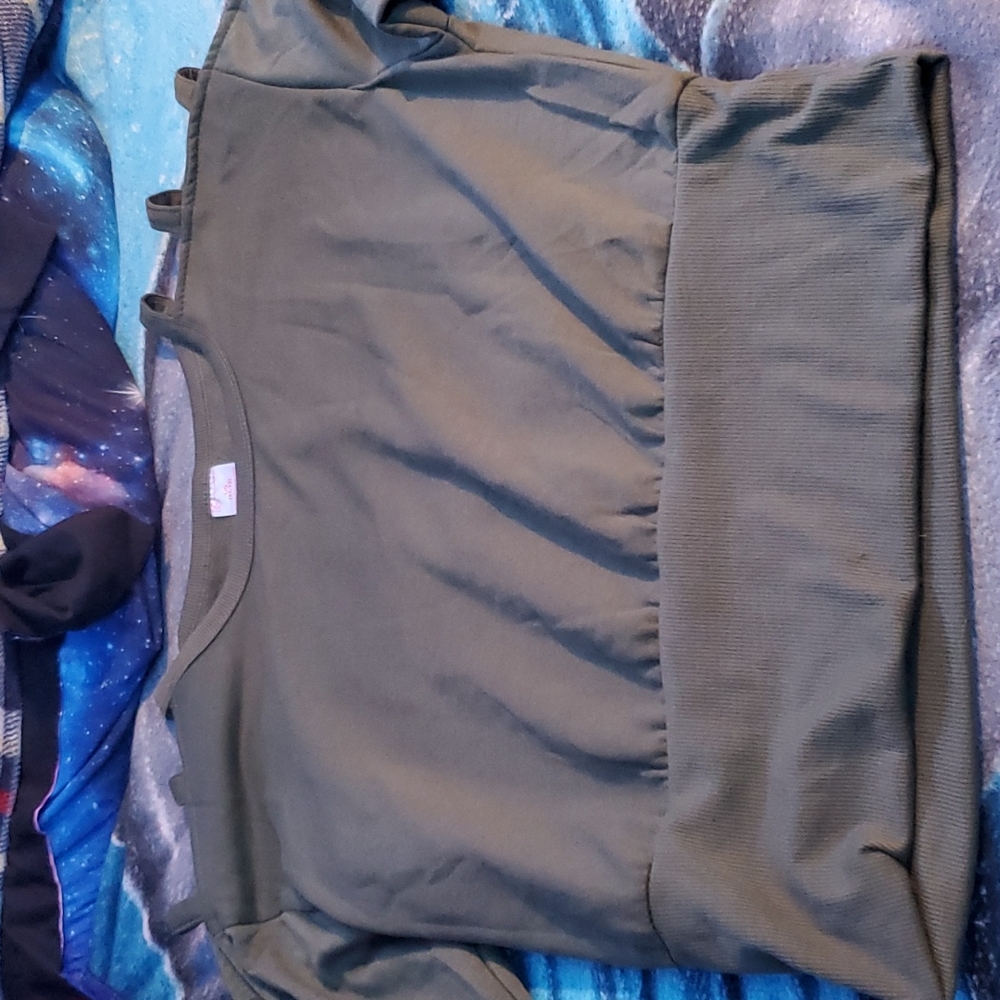 Cropped No Boundaries open shoulder long-sleeved shirt.